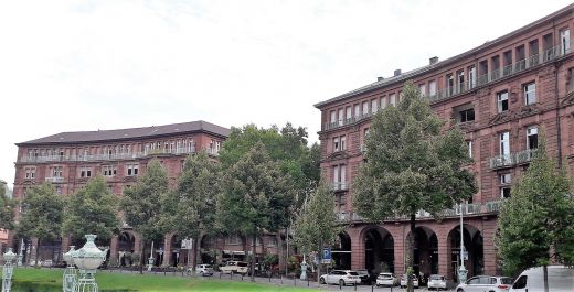 Die "Jugendstil-Anlage" rechts vom Wasserturm morgens um 11.00 Uhr